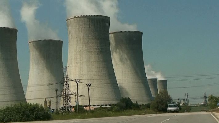 Dukovany Nuclear-PowerFfR@j[q͔d̂߂𑖂